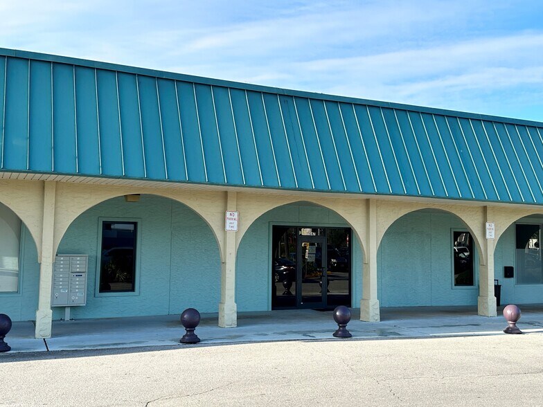 Primary Photo Of 1047 John Sims Pky E, Niceville General Retail For Lease