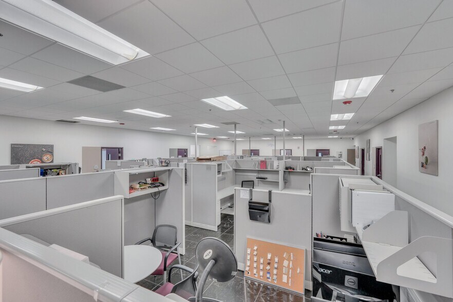 More Photos Of 1 Ceasarstone Dr, Richmond Hill Manufacturing For Sale