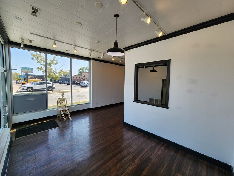 More Photos Of 4105 12 Mile Rd, Berkley Storefront For Sale