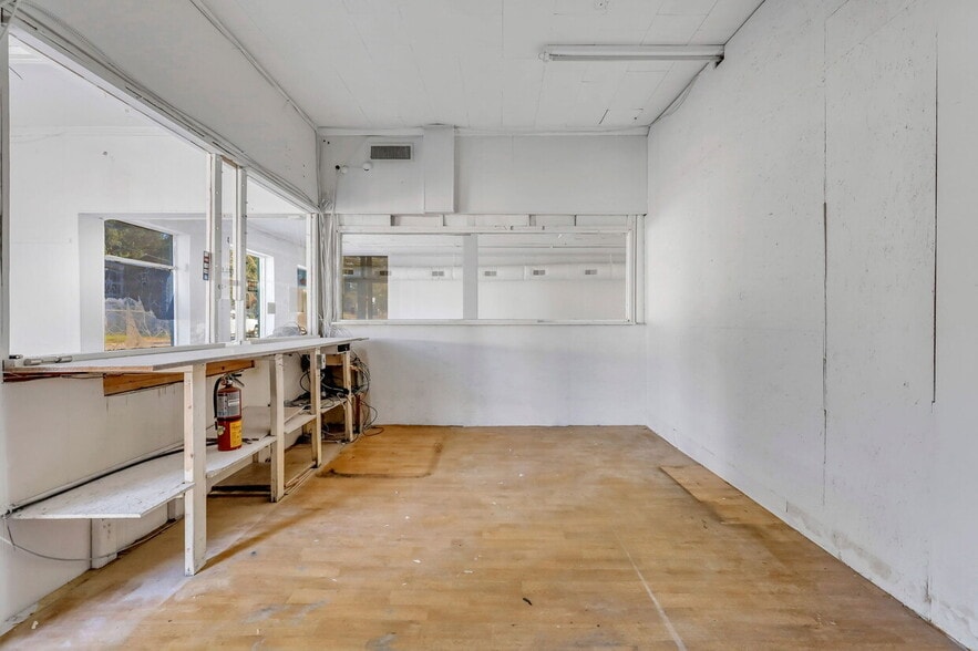 More Photos Of 2203 Skidaway Rd, Savannah Freestanding For Sale