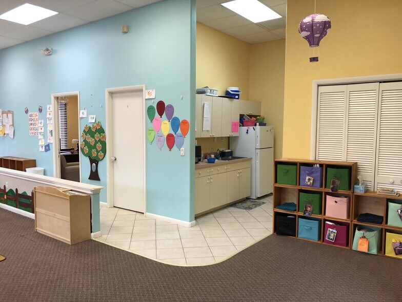 More Photos Of 2535 Northbrooke Plaza Dr, Naples Medical For Sale