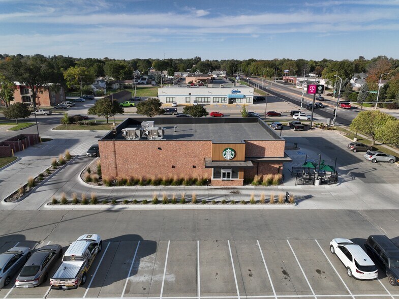 More Photos Of 700 S 13th St, Norfolk Storefront For Sale