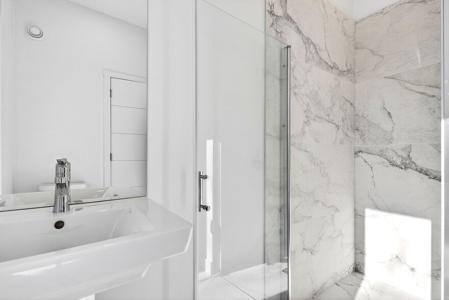 More Photos Of 14 Stevens Av, Ottawa Apartments For Sale