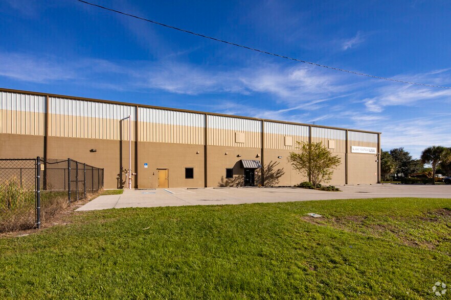 More Photos Of 4007 W Alva St, Tampa Warehouse For Lease