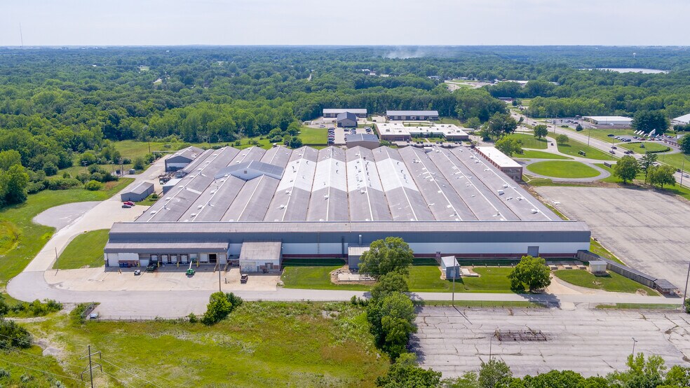 More Photos Of 625-707 W South Side Dr, Decatur Manufacturing For Sale