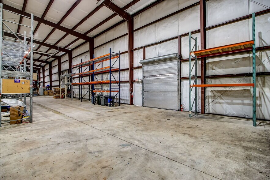 More Photos Of 10416 New Berlin Rd, Jacksonville Warehouse For Lease