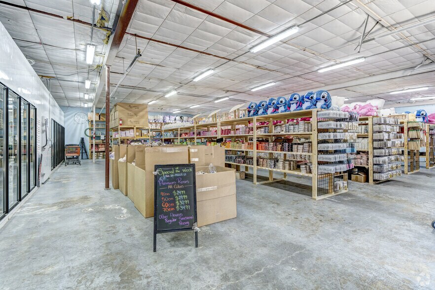 More Photos Of 7999 Hansen Rd, Houston Unknown For Lease