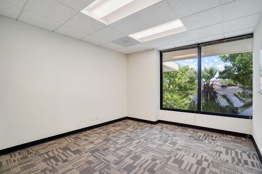 More Photos Of 30423 Canwood St, Agoura Hills Office For Sale