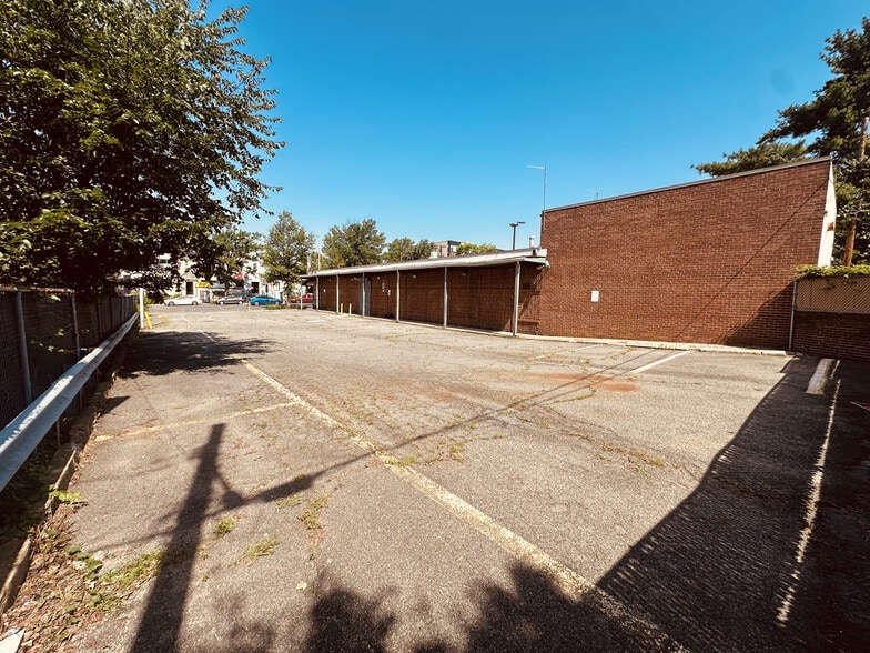 More Photos Of 7421 Georgia Ave NW, Washington Freestanding For Lease