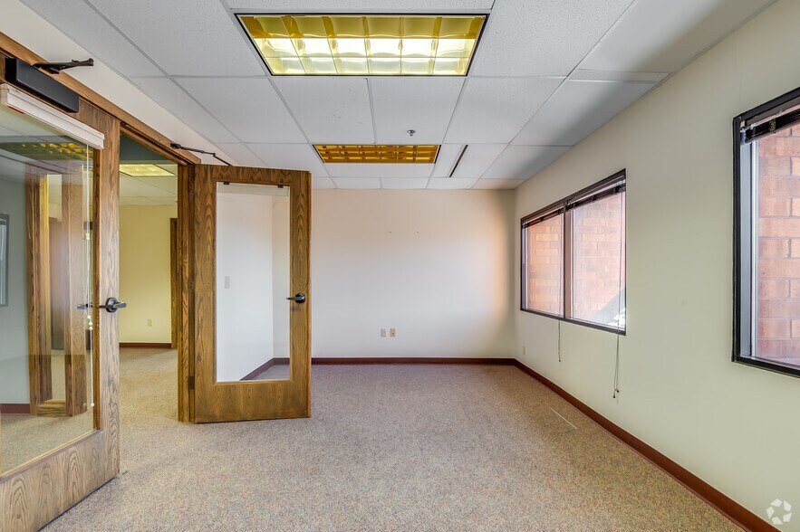 More Photos Of 2675 N Mayfair Rd, Wauwatosa Office For Lease