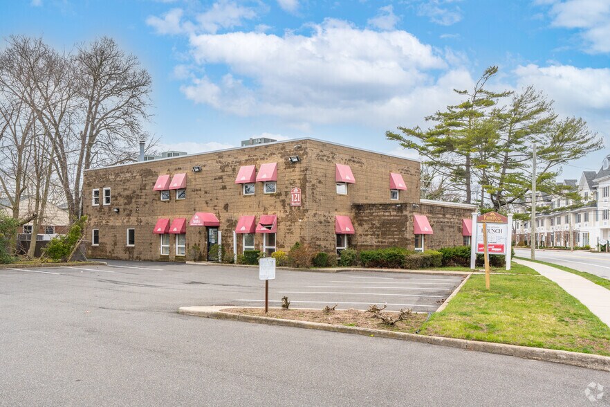 Primary Photo Of 121 W Oak St, Amityville Office For Lease