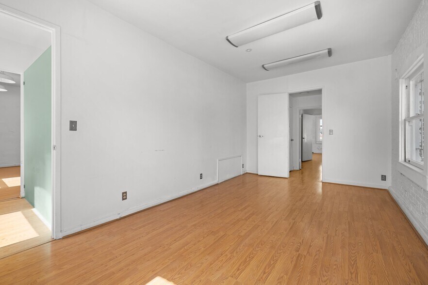 More Photos Of 2917-2921 Main St, Santa Monica Storefront Retail Office For Lease