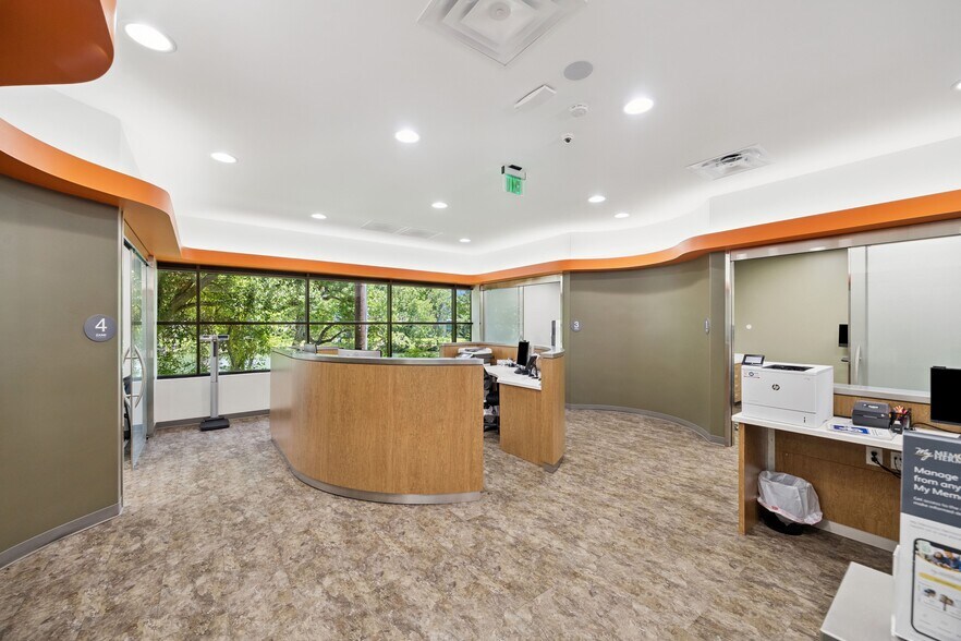 More Photos Of 2455 Highway 6, Sugar Land Freestanding For Lease