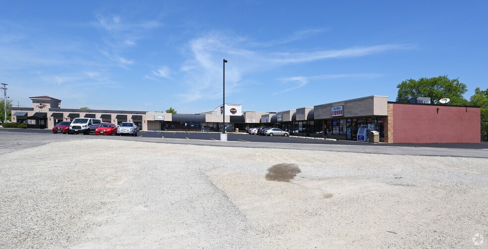 Primary Photo Of 2001 N Rand Rd, Palatine Unknown For Lease