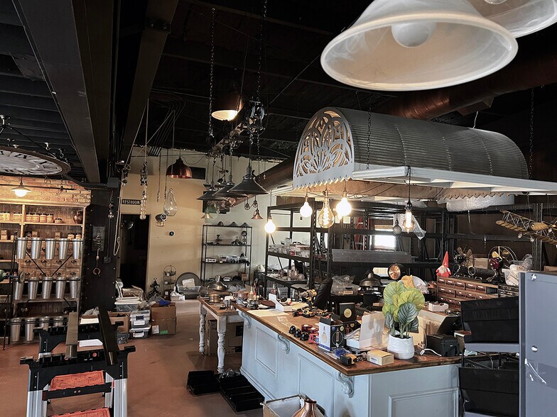 More Photos Of 2813 Liberty Ave, Vermilion Bar For Sale