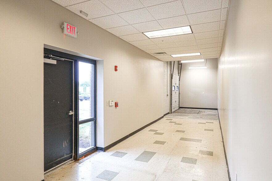 More Photos Of 161 Thorn Hill Rd, Warrendale Light Manufacturing For Lease