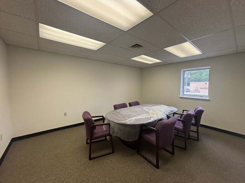 More Photos Of 125 W 7th St, Wind Gap Coworking Space