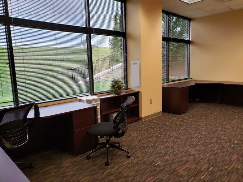 More Photos Of 13160 Foster St, Overland Park Office For Lease