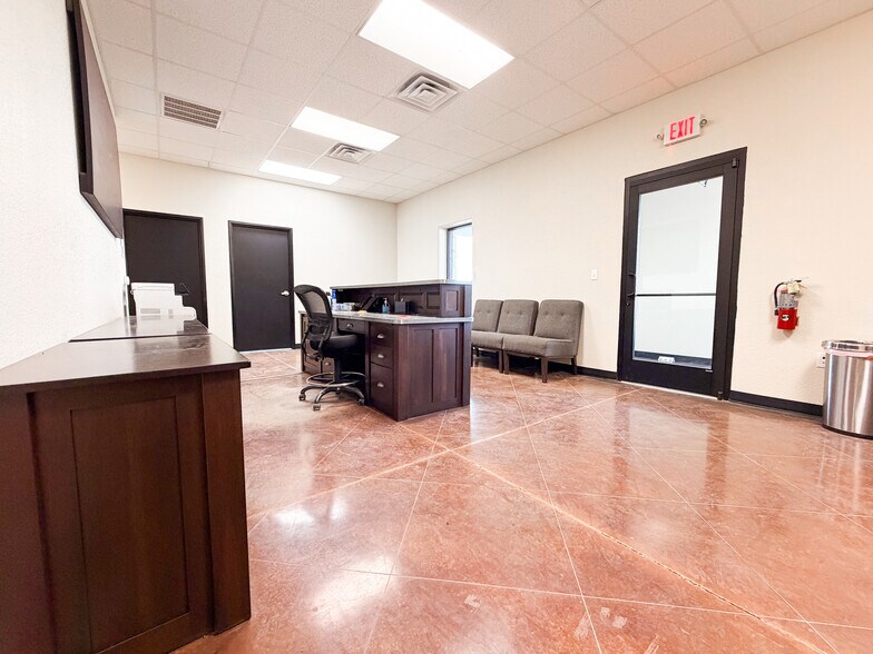 More Photos Of 609 I-20, Pecos Manufacturing For Lease