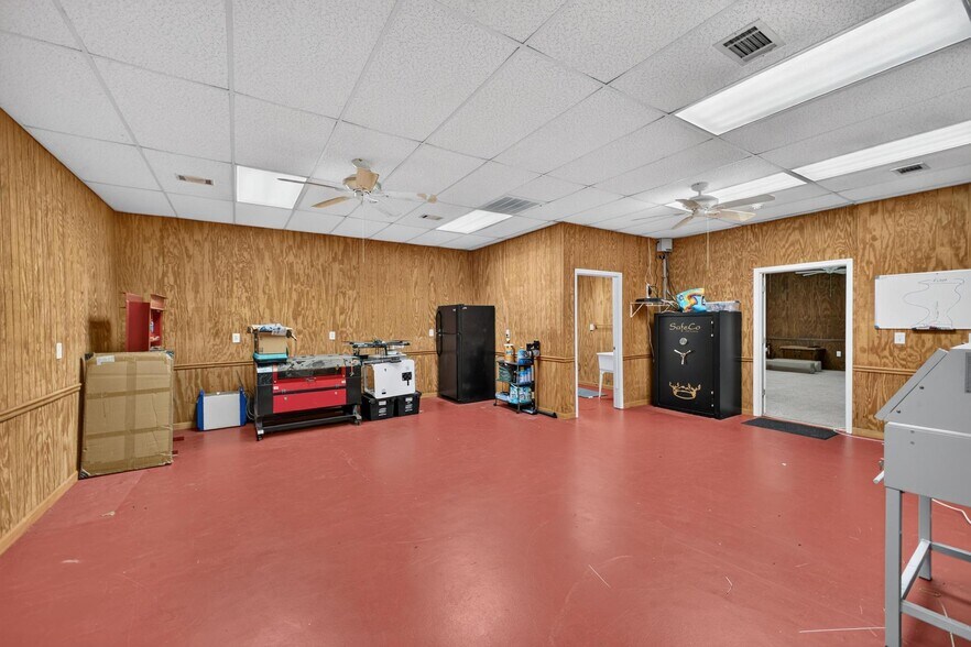 More Photos Of 31 Enterprise Ave, Aiken Light Manufacturing For Lease
