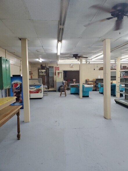 More Photos Of 8717 KY Highway 7, Viper Supermarket For Sale