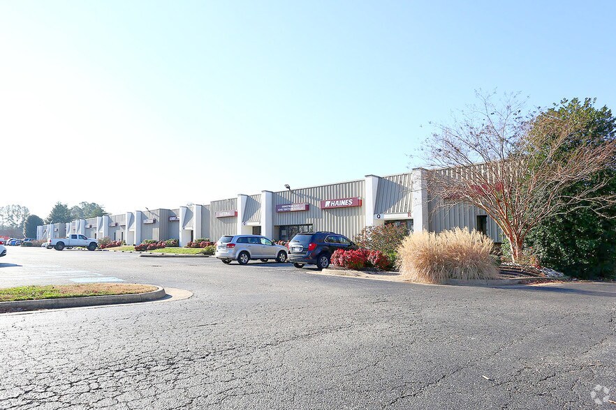 More Photos Of 11861 Canon Blvd, Newport News Distribution For Lease