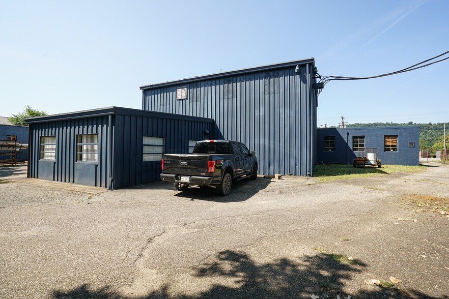 More Photos Of 1702 Wheeling Ave, Glen Dale Manufacturing For Sale