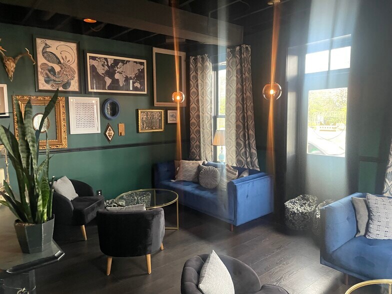 More Photos Of 491 S 4th St, Columbus Restaurant For Lease