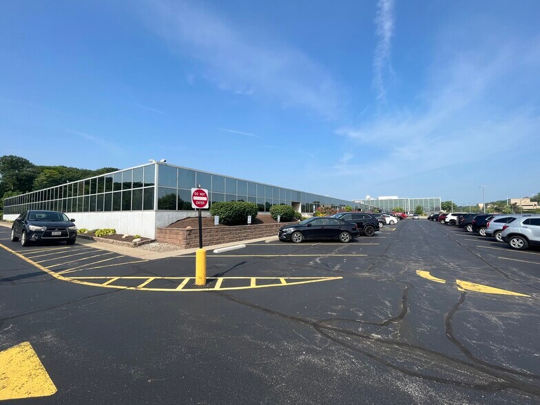 More Photos Of 965 Keynote Cir, Brooklyn Heights Office For Sale