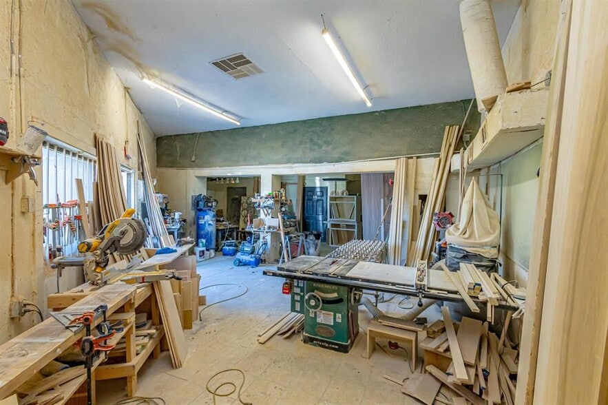 More Photos Of 1801 San Bernardo Ave, Laredo General Retail For Sale
