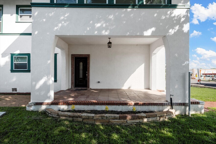 More Photos Of 1314 N 15th St, Waco General Retail For Sale