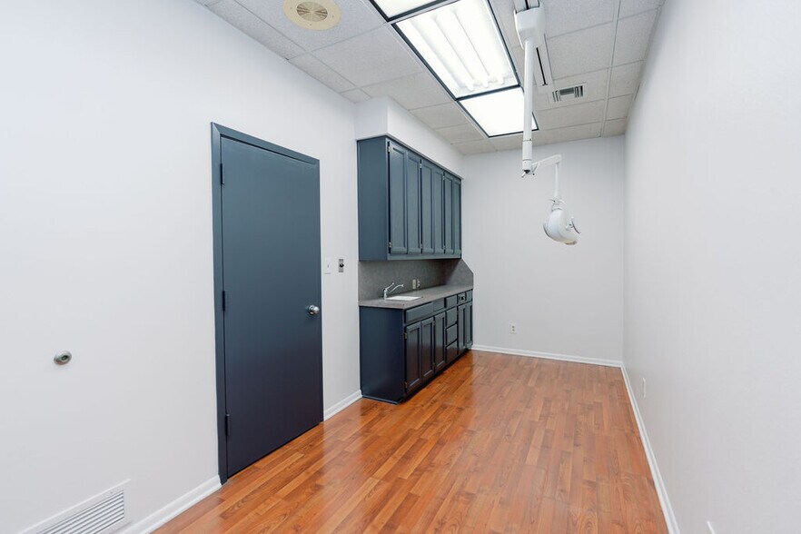 More Photos Of 2215 Midwestern Pky, Wichita Falls Medical For Lease