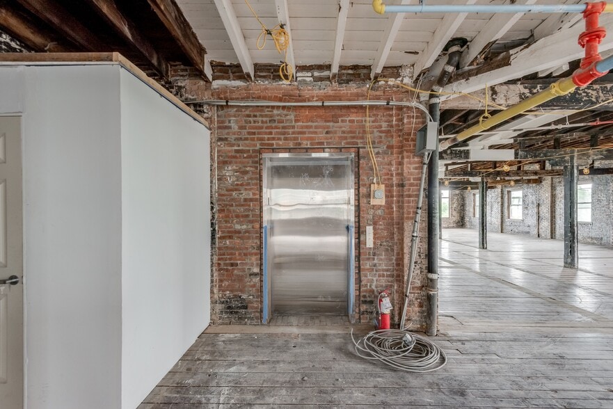 More Photos Of 110 Kent Ave, Brooklyn Warehouse For Sale