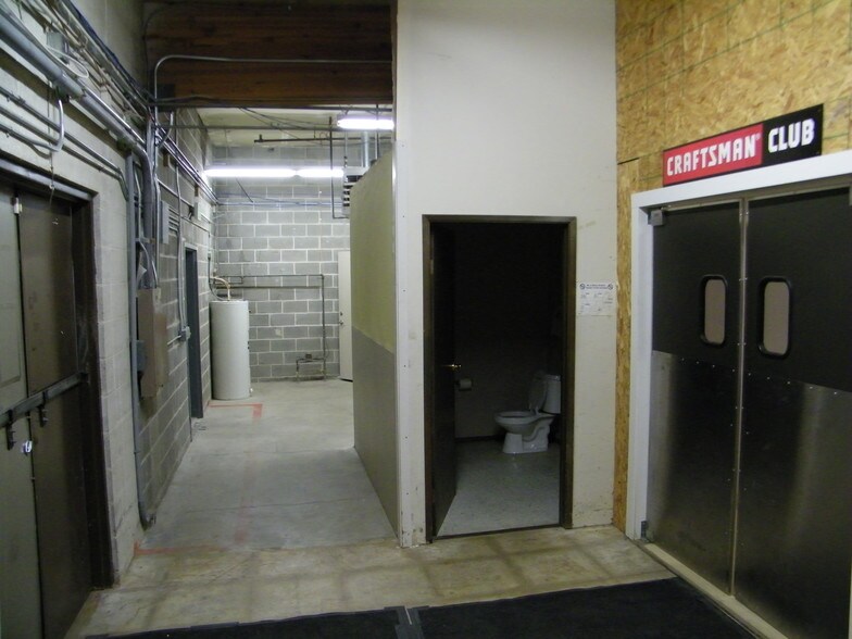 More Photos Of 609 S Fir Ave, Deer Park Supermarket For Sale
