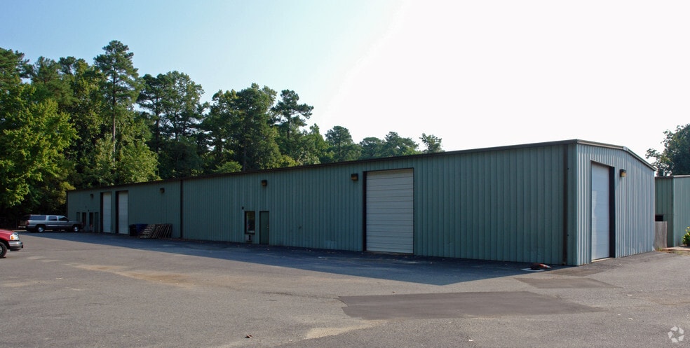 Primary Photo Of 231 Parkway Dr, Williamsburg Warehouse For Lease
