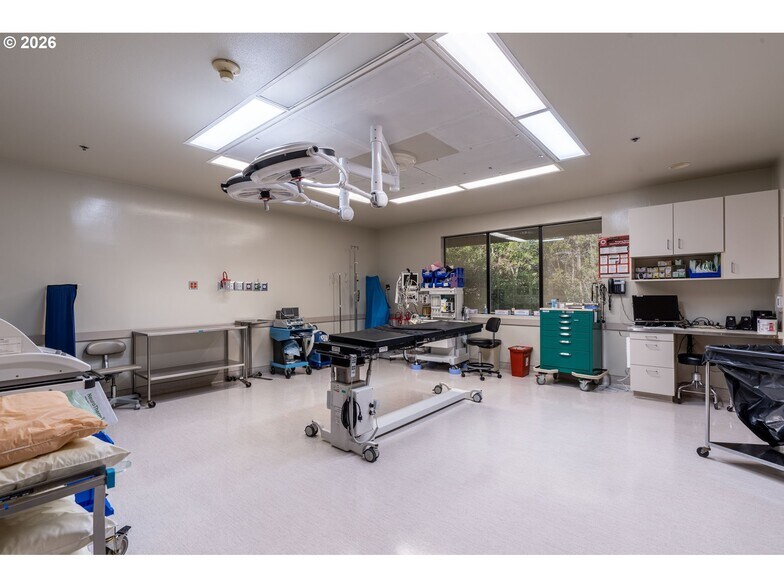 More Photos Of , Coos Bay Office For Sale