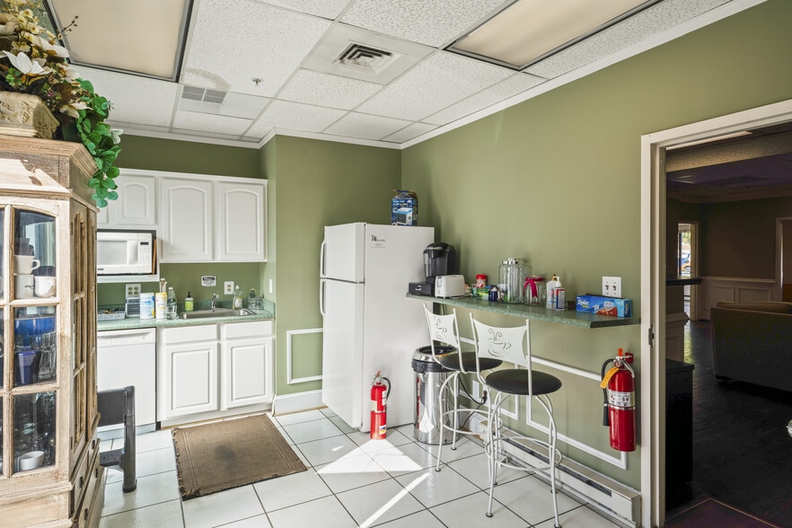 More Photos Of 602 S King St, Leesburg Medical For Sale