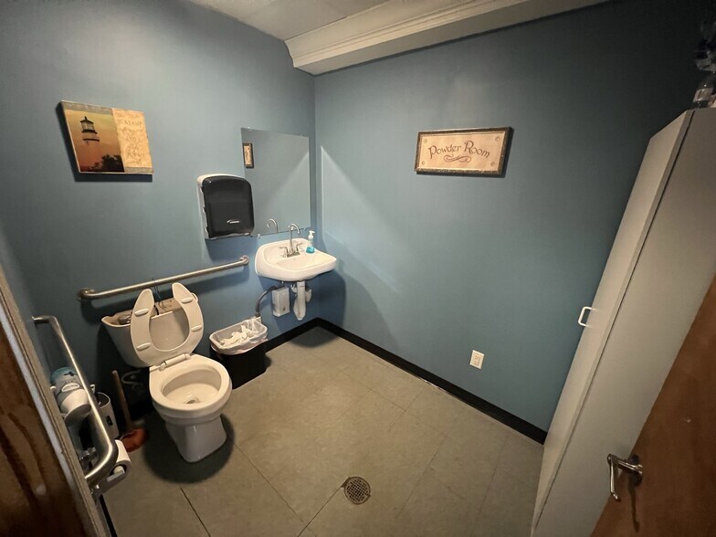 More Photos Of 1234 N Water St, Decatur Office For Sale