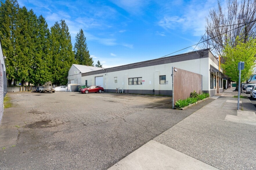 More Photos Of 305 NE Russell St, Portland Light Manufacturing For Sale
