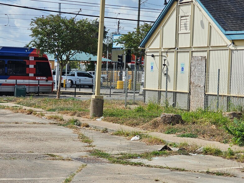 More Photos Of 6929 Harrisburg Blvd, Houston Land For Sale