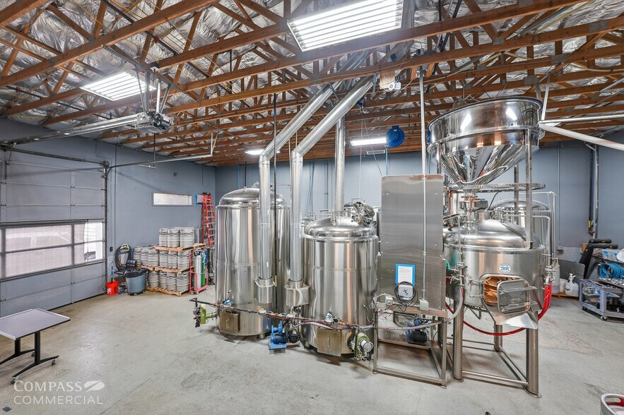 More Photos Of 63063 Layton Ave, Bend Warehouse For Sale