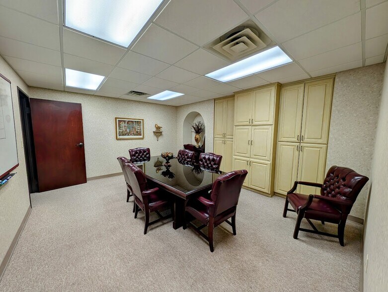 More Photos Of 6900 Sanger Ave, Waco Office For Sale