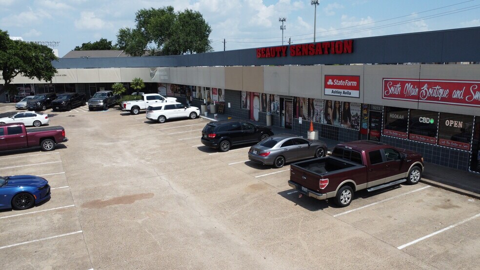 More Photos Of 9211-9295 S Main St, Houston Unknown For Lease