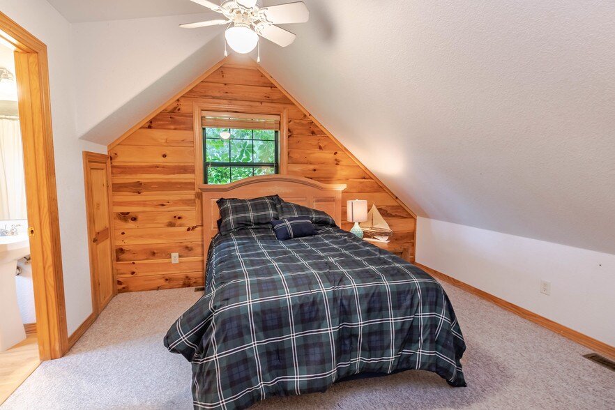 More Photos Of 15695 Highway 187, Eureka Springs Hotel For Sale