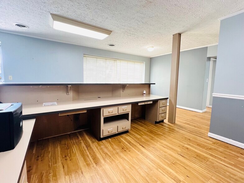 More Photos Of 414 Public Sq, Columbia Office For Sale