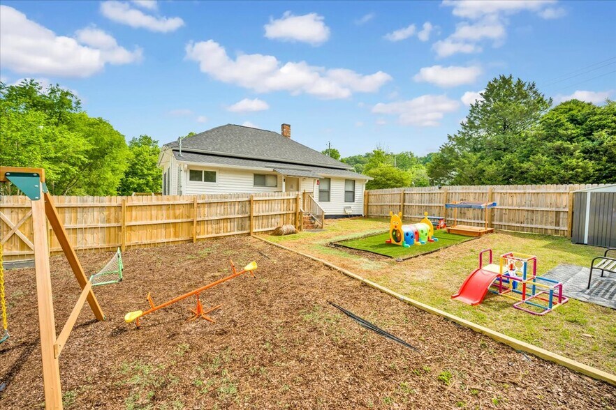 More Photos Of 607 12th Ave SW, Alabaster Specialty For Sale