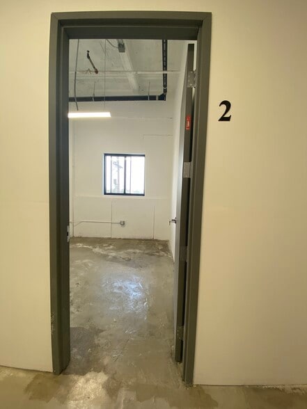More Photos Of 901 E 31st St, Los Angeles Manufacturing For Lease