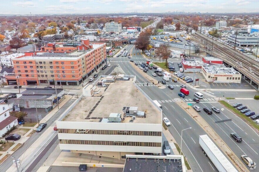 More Photos Of 20 E Sunrise Hwy, Valley Stream Office For Lease