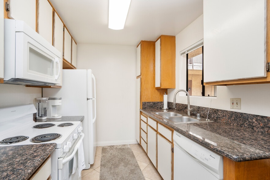 More Photos Of 6924 Woodman Ave, Van Nuys Apartments For Sale