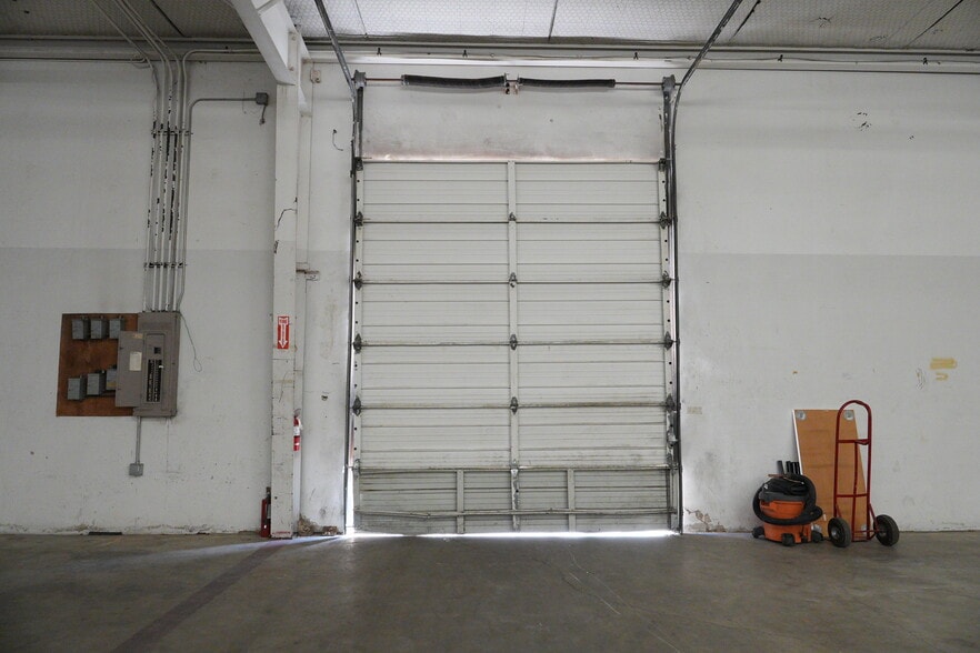 More Photos Of 501 Industrial Dr, Richardson Warehouse For Lease